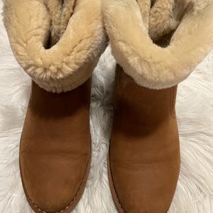 Size 8.5 ugg.
